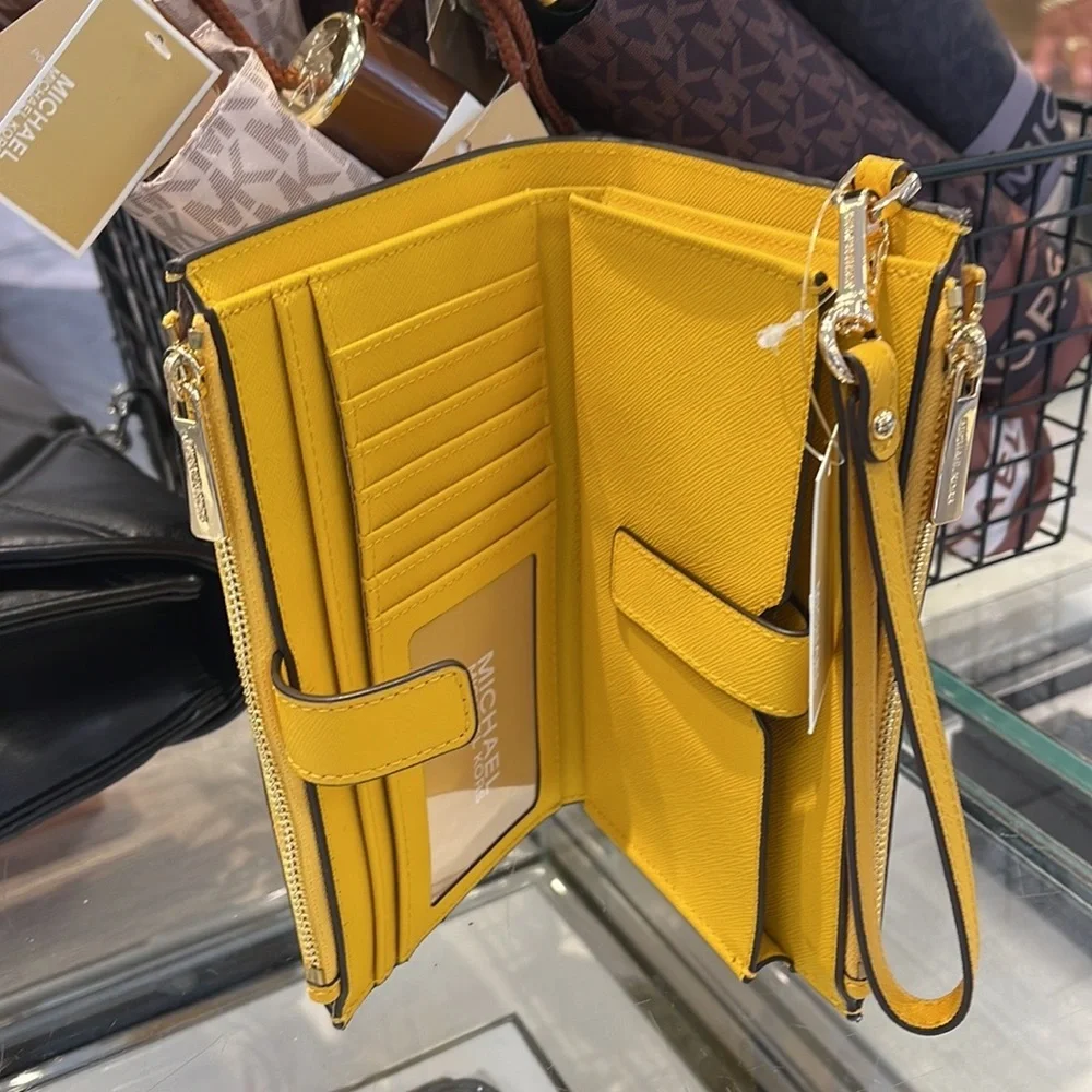 Michael Kors Jet Set Travel Large Double Zip Leather Wristlet phone holder  NWT